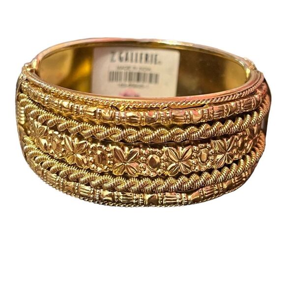 NWT Gold Tone Bangle Cuff Bracelet - Picture 2 of 6